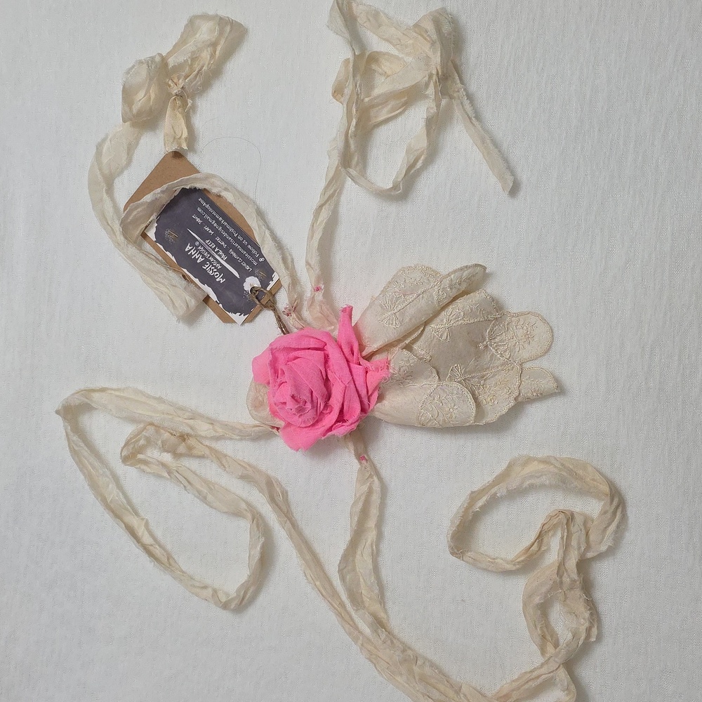 JABOT🩷MOSSIE ANNA ARTISAN DESIGN NWT